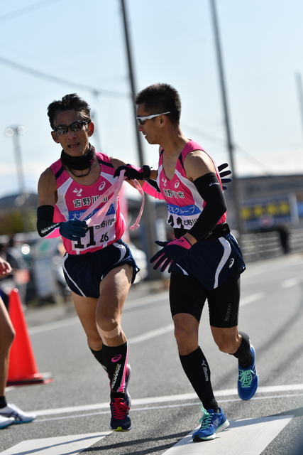 北村晃章選手から坂東昭佳選手へ