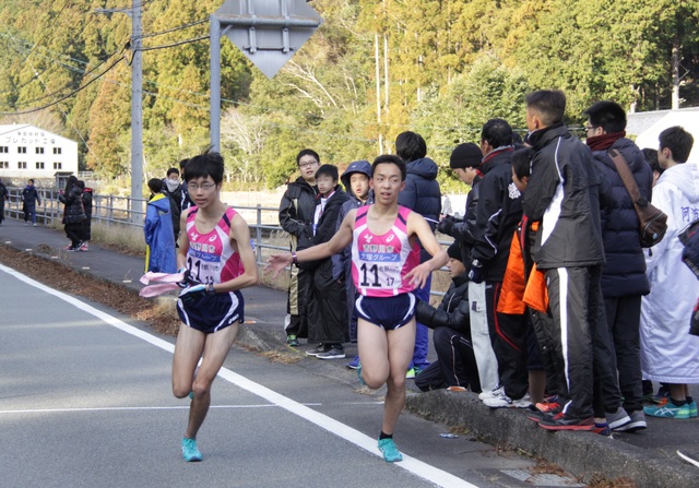 佐藤慎太朗選手から住友雄紀選手へ