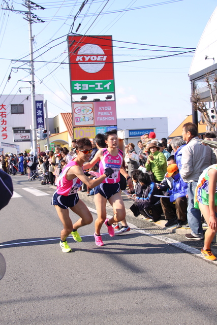 IMG_0087岡本夢選手から岸田貴志選手へ