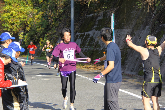 長い上り坂を走り切る（第１中継所：宮倉）