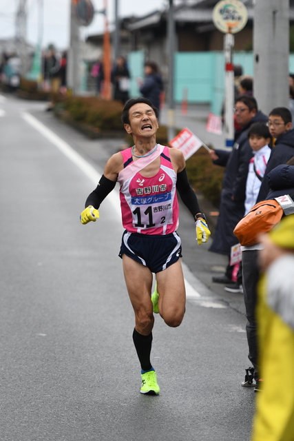 歯を食いしばり激走、最多出場記録保持者の意地！（東みよし町オータニ商事前）