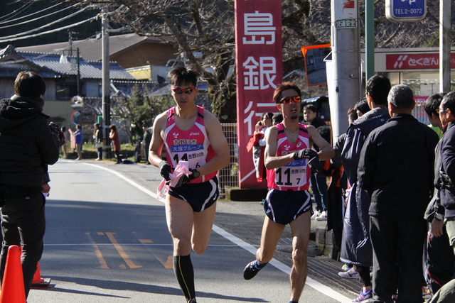 入賞へ向け、圧巻の走り！（あいおい旅館前）