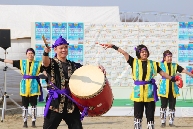 徳島文理大学エイサー団体ニライカナイによる踊り