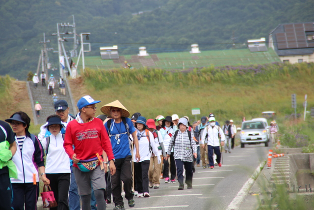 潜水橋を渡って善入寺島へ（平地コース）